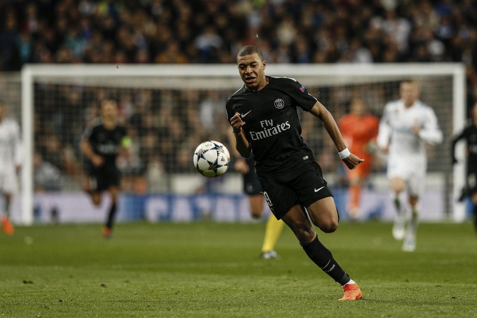 图片报：瓜帅对埃切韦里的情况不满，球员冬窗可能被租回河床