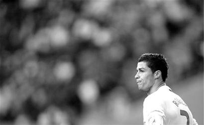 足球欧洲豪门宣布亏损，财政危机加深（欧洲足坛豪门披露亏损，财务困境加剧）