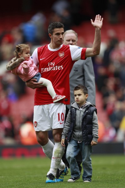 英超焦点战：阿森纳主场迎战切尔西,（英超重磅对决：阿森纳坐镇主场迎战切尔西）