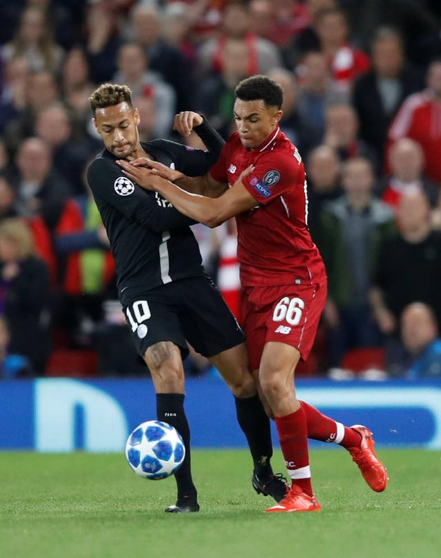 泪目，若塔遗孀被邀请到葡萄牙超级杯现场，全场球迷起立致意