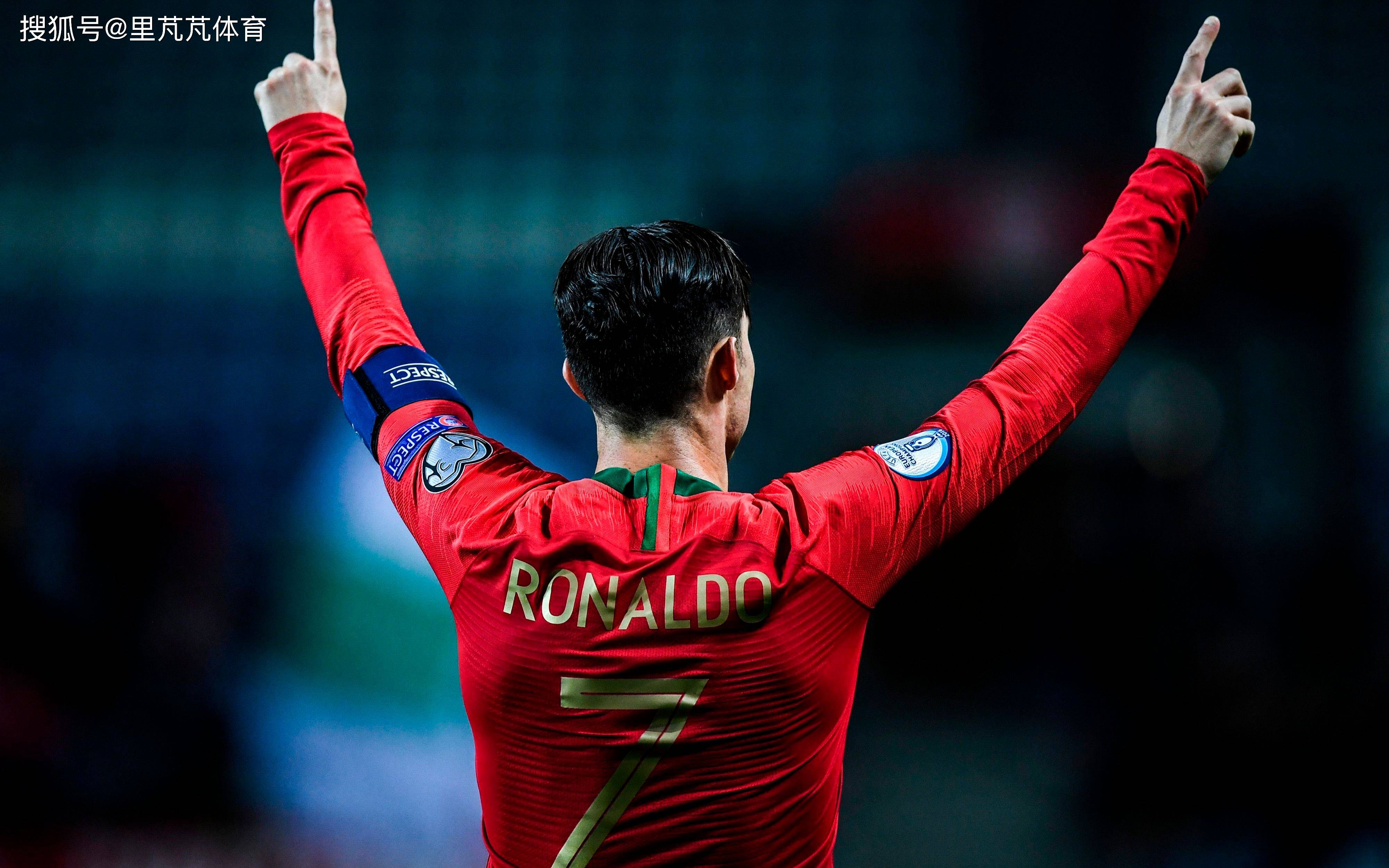 NBA常规赛继续火热进行，恰逢美国当地平安夜前夕，联盟将上演一场“篮球盛宴”——多达14场比赛轮番开打。（恰逢美国平安夜前夕，NBA常规赛如火如荼——14场大战轮番上演）