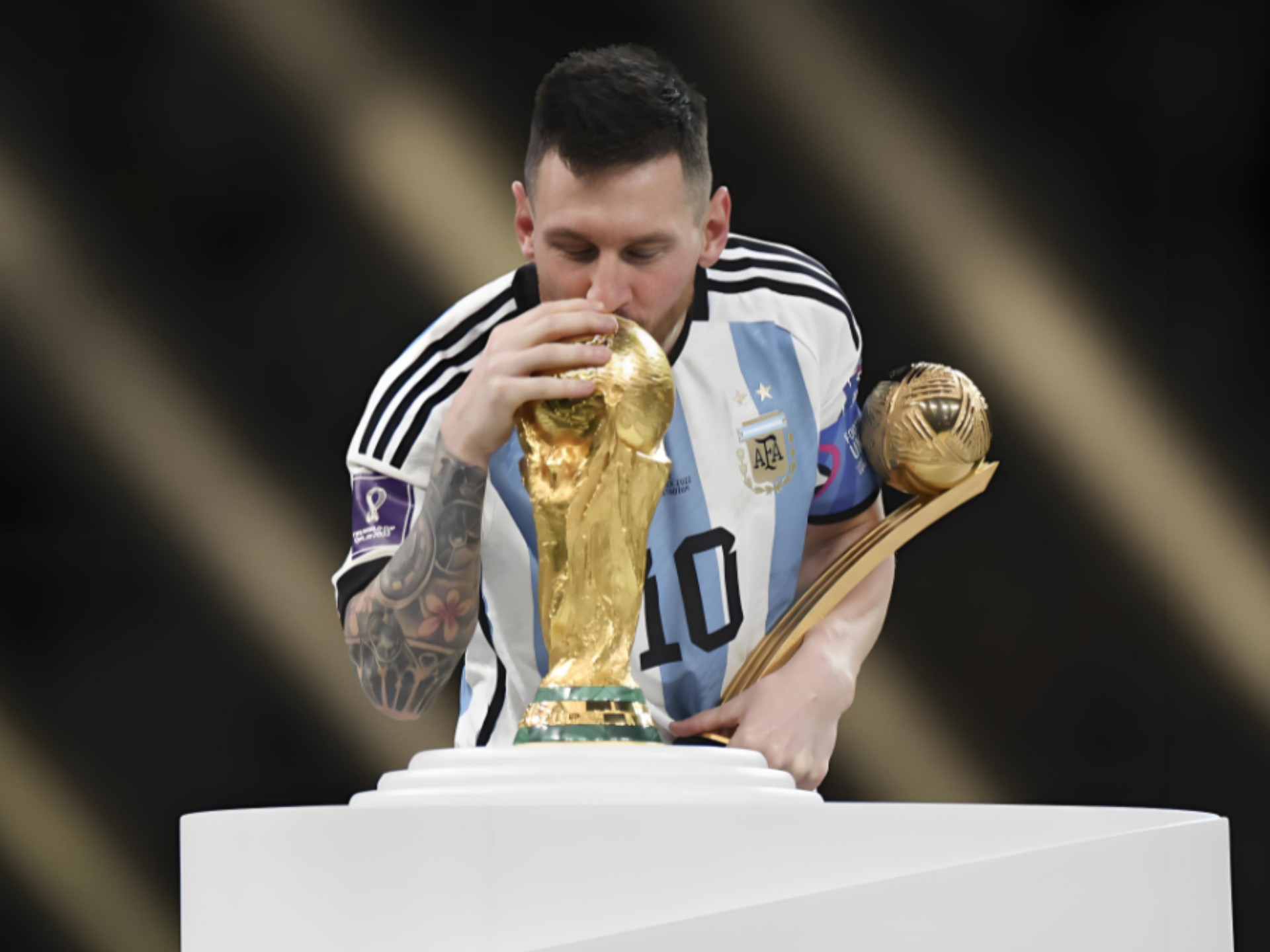 邮报：顺应英超形势，利兹今夏引援注重身体对抗和定位球能力