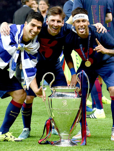 欧文突破防守助攻制胜