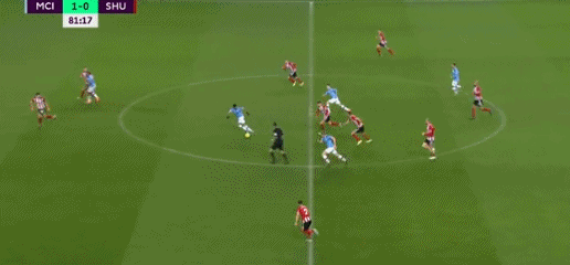 前锋远射破门，比分被重新点燃