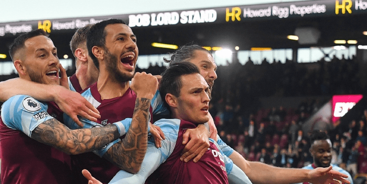 邮报：曼联正与纽卡争夺谢什科，为遵守PSR愿低价出售霍伊伦