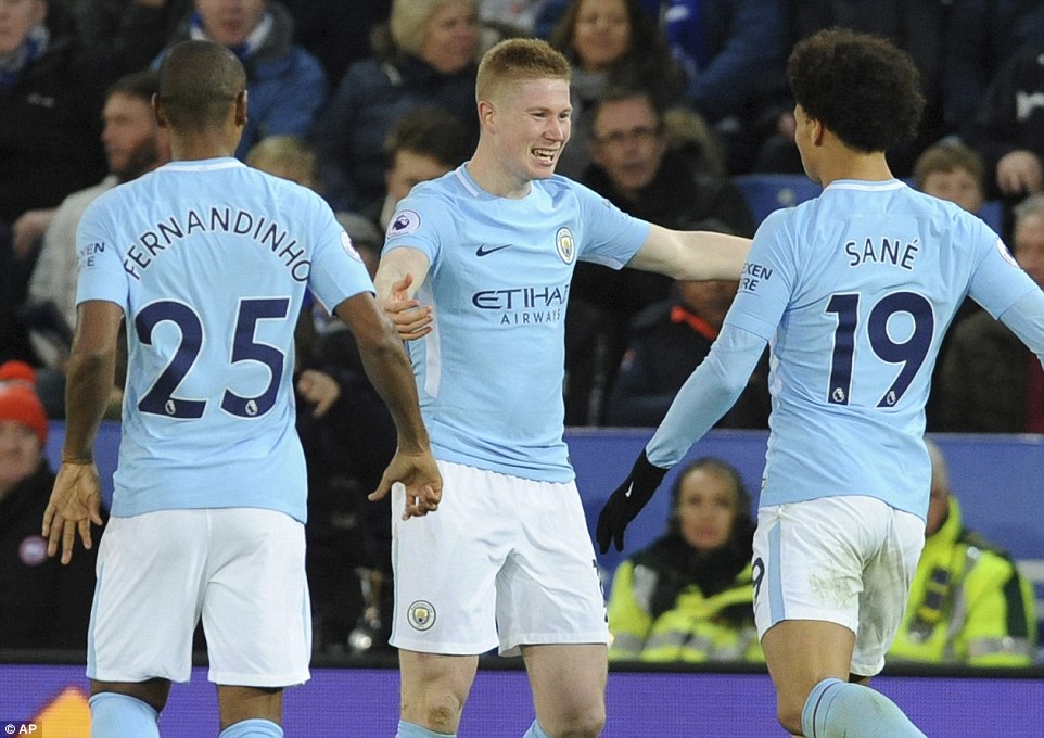 球迷看得手心冒汗