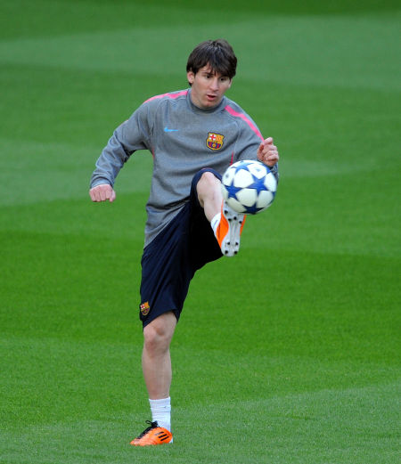 温格：除英超球队之外，拜仁和巴黎是最有希望赢得欧冠的球队（温格：除去英超队，拜仁与巴黎是欧冠夺冠最大热门）