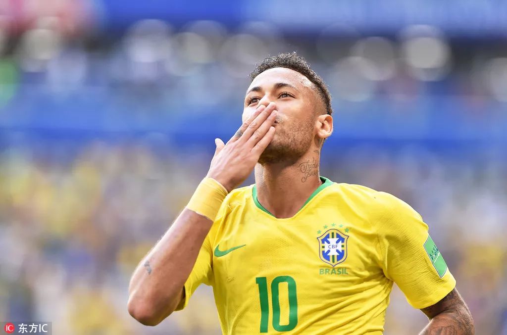 詹姆斯圣诞大战再创辉煌（詹姆斯圣诞夜再度封神）